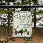 Gepersonaliseerd Retro Tuin Cartoon Karakter Verticaal Metalen Bord met Naam Tuindecor Verjaardagscadeau voor Oma Mam Tuinier Liefhebber