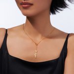 Collana con ciondolo personalizzato con nome della staffa equestre Gioielli delicati Regalo di compleanno e anniversario per le donne che amano i cavalli