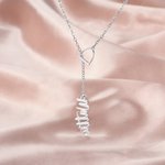Collana con ciondolo personalizzato con nome della staffa equestre Gioielli delicati Regalo di compleanno e anniversario per le donne che amano i cavalli