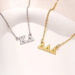 Collar personalizado de letras griegas minimalista Joyería delicada Regalo de hermandad de mujeres para el día de la candidatura | Callie × Affinity Licensing
