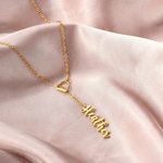 Collana con ciondolo personalizzato con nome della staffa equestre Gioielli delicati Regalo di compleanno e anniversario per le donne che amano i cavalli