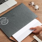 Nome iniziale personalizzato Cartella impermeabile in pelle PU con chiusura a fibbia Accessorio scolastico per ufficio Regalo di compleanno per studenti lavoratori