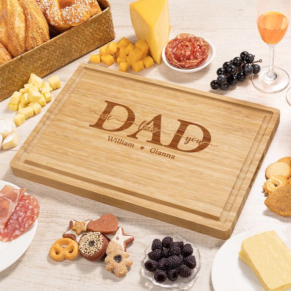 Planche à découper pour charcuterie en bambou FSC avec rainure pour le jus gravée de 1 à 12 noms d'enfants Cadeau de fête des pères pour papa grand-père