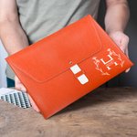 Nome iniziale personalizzato Cartella impermeabile in pelle PU con chiusura a fibbia Accessorio scolastico per ufficio Regalo di compleanno per studenti lavoratori