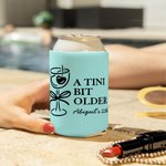 Personalisierte Weingläser Blumenstrauß Krone Kuchen Bierdose Kühler Hülse mit Namen Geburtstag Party Geschenk für Freunde Bierliebhaber Frauen
