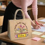 Gepersonaliseerde Potloden Boeken Bloemen Jute Tote Bag met Naam Grote Opslag Reis Accessoire Feest Verjaardag Cadeau voor Vrouwen