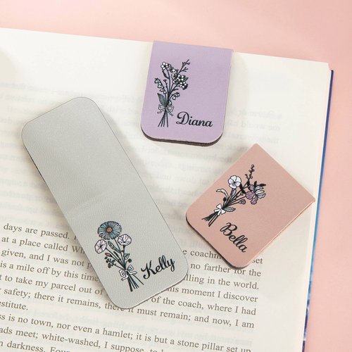 Des histoires à lire des souvenirs à chérir - Marque-page personnalisé avec nom et fleur de naissance