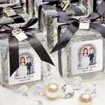 Etiquetas adhesivas personalizadas con el nombre y la fecha de la boda para novios recién casados