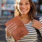 Personalisierte Kreuz künstlerischen Namen PU Leder A5 Notebook Cover mit Fächern Geburtstag Geschenk für Künstler Christian