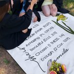 Spersonalizowana czapka z okazji ukończenia szkoły Miękki koc z imieniem i nazwiskiem, wersetem biblijnym, imieninami i rokiem Urodzinowy prezent na ukończenie szkoły dla absolwenta