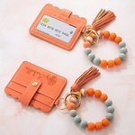 Porte-Cartes Personnalisé avec Fleur de Naissance et Nom Porte-Carte en Cuir avec Bracelet en Perles Cadeau Fête des Mères pour Femme