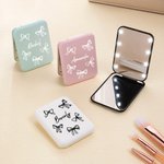 Specchio da trucco compatto pieghevole a LED con fiocco personalizzato con nome Accessori da viaggio Regalo di compleanno per donne ragazze