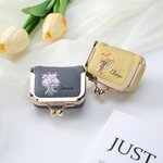 Gepersonaliseerde Geboorte Bloemen Boeket Vintage Mini Lederen Sieraden Doos met Naam en Kiss Lock Travel Essential Verjaardag Bruidsmeisje Gift voor vrouwen