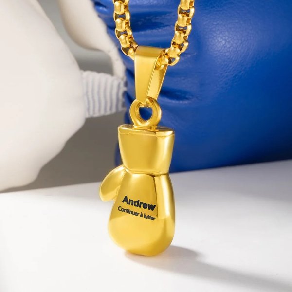 Collier Personnalisé avec Prénom Gravé Forme Gant de Boxe Style Gothique Cadeau Anniversaire pour Amateurs de Boxe Boxeurs
