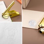 Spersonalizowany stempel do wytłaczania książek z tytułem i imieniem dla bibliotekarza i miłośnika książek na urodziny