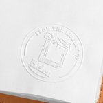 Spersonalizowany stempel do wytłaczania książek z tytułem i imieniem dla bibliotekarza i miłośnika książek na urodziny