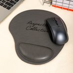 Henkilökohtainen kaiverrettu teksti PU-nahka hiirimatto ranteen lepuutuksella Office Decor Tietokonetarvikkeet Syntymäpäivälahja työtoverille
