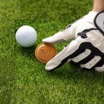 Juego de dos marcadores de bolas de golf magnéticos de cuero de PU con monograma personalizado Accesorios de golf Regalo de cumpleaños Día del Padre para los amantes de los jugadores de golf