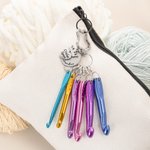 Personalised Crochet Queen Colourful Portable Mini Crochet Hooks Keychain with Engraved Text Outdoor Essentials Birthday Gift for Women Craft Lovers
