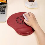 Henkilökohtainen kaiverrettu teksti PU-nahka hiirimatto ranteen lepuutuksella Office Decor Tietokonetarvikkeet Syntymäpäivälahja työtoverille