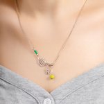 Collana personalizzata di racchetta da tennis con lettera di zircone Gioielli unici e delicati Regalo creativo per il giorno del compleanno del giocatore di tennis donna