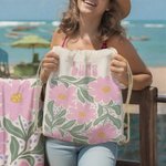 Serviette de plage personnalisée avec motif floral multicolore et nom - Séchage rapide - Cadeau vacances d'été pour femme amatrice de natation