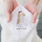 Gepersonaliseerde Cartoon Bruid en Mam 100% Katoenen Zakdoek met Namen en Tekst Huwelijksverjaardag Cadeau voor Mam Bruid