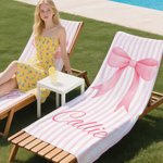 Serviette de plage surdimensionnée avec nom, personnalisée par Coquette Rose Bow Stripes Quick Dry Travel Essentials Summer Vacation Birthday Gift for Women