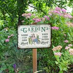 Gepersonaliseerde Retro Garden Cartoon Character Metal Sign met naam tuindecor Housewarming verjaardagscadeau voor vrouwen mannen tuinieren liefhebbers