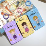 Personalisierte niedlichen Cartoon Charakter Kartenhalter mit Namen und hängende Schnalle Geburtstag zurück zu Schule Geschenk für Studenten Kinder