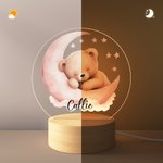 Veilleuse LED Acrylique Personnalisée avec Nom Style Bébé Ourson Endormi Décoration de Chambre avec Socle en Bois Cadeau Noël pour Garçons et Filles