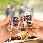 Personligt Shotglas med logo och foto 2 oz med namn Uppsättning om 2 Graduation Party Favor Barware Födelsedagspresent för Graduates Liquor Lovers