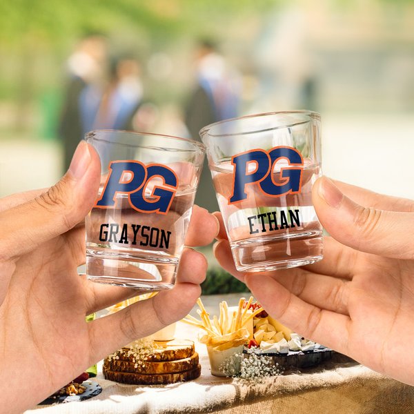 Personligt Shotglas med logo och foto 2 oz med namn Uppsättning om 2 Graduation Party Favor Barware Födelsedagspresent för Graduates Liquor Lovers