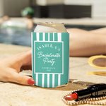 Gepersonaliseerde Bachelorette Party Stripes Geïsoleerde Bierblikjes Koeler Hoes met Naam Datum en Plaats Strandfeest Huwelijkscadeau voor Bruidsmeisjes
