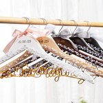 Personalized Bow Pearl Aluminum Wire Name Wooden Hanger with Date Wedding Supplies Dressing Room Decor for Bride Bridesmaid