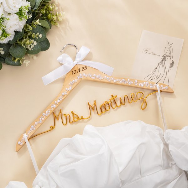 Personalized Bow Pearl Aluminum Wire Name Wooden Hanger with Date Wedding Supplies Dressing Room Decor for Bride Bridesmaid