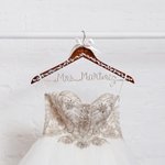 Personalized Bow Pearl Aluminum Wire Name Wooden Hanger with Date Wedding Supplies Dressing Room Decor for Bride Bridesmaid