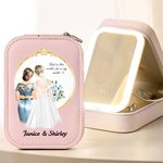 Personalizowane pudełko na biżuterię ze skóry PU z imionami i regulowanym lusterkiem do makijażu LED Prezent ślubny dla narzeczonych