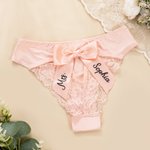 Henkilökohtainen Sexy Bow Morsian alusvaatteet Pitsi Thongit nimi Honeymoon Ystävänpäivä Häät Bridal Shower lahja hänelle