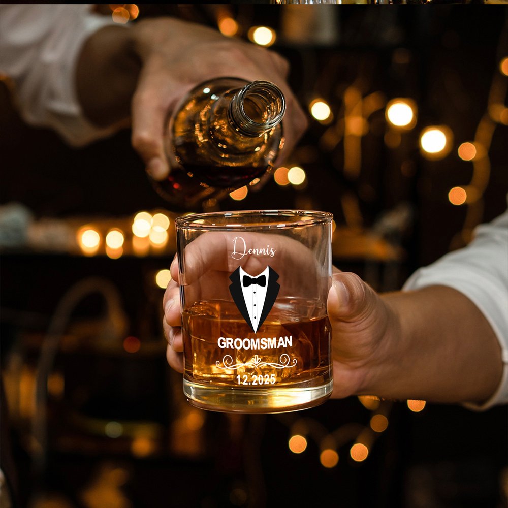Henkilökohtainen Groomsman puku 10 oz vanhanaikainen viskilasi, jossa on nimi ja päivämäärä Häälahja Groomsmenille 4