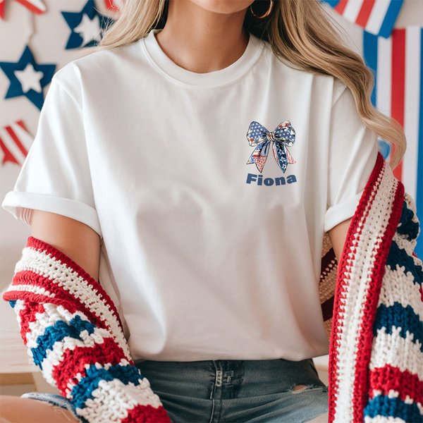 Personalisierte Star Flag Bow Design Multicolor 100% Baumwolle weiches T-Shirt mit Namen patriotischen Unabhängigkeitstag Jahrestag Geschenk für Frauen