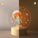 Luce notturna a LED con base in legno design universo stelle pianeta astonauta animale carino personalizzato con nome regalo di compleanno per bambini
