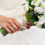 Personalisierte Bogen Zirkon Foto Revers Brosche Pin mit Text Hochzeit Graduierung Jahrestag Geschenk für Newlyweds Absolventen