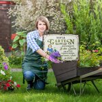 Personalisiertes Retro Garten Cartoon Charakter Metallschild mit Namen Gartendeko Einweihungsparty Geburtstag Geschenk für Oma Mama Gartenliebhaber