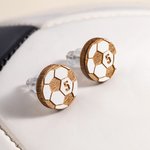 Henkilökohtainen jalkapallo puinen Stud korvakorut kaiverrettu numerot Syntymäpäivä Vuosipäivä Game Day lahja jalkapalloilijat fanit