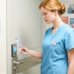 Personalizada Orden de Dibujar Tubos de Laboratorio Corazón Agitador Insignia retráctil Carrete con Nombre Apreciación Cumpleaños Regalo para Enfermera Trabajador de la Salud