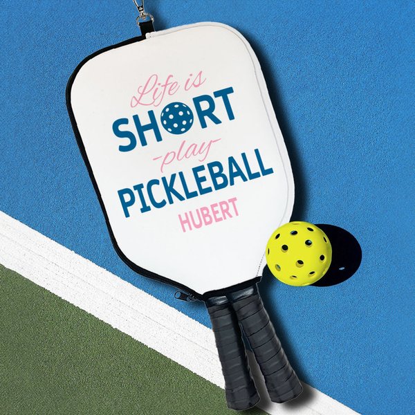 Henkilökohtainen nosto on lyhyt Pelaa Pickleball Monivärinen teksti Design Pickleball mela kansi nimi ja koukku Game Day Syntymäpäivä Pickleball Pelaajat