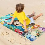 Toalla de playa personalizada de tema marino con personaje y nombre secado rápido regalo de viajes y fiestas en la playa para la familia