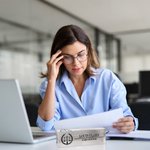 Spersonalizowana akrylowa waga imienna z pozycją na biurku Wdzięczność Prezent urodzinowy dla prawnika Personel prawny
