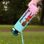 Bottiglia d'acqua sportiva motivazionale a prova di perdite da 32 oz con nome e indicatore del tempo, regalo per gli amanti del basket.